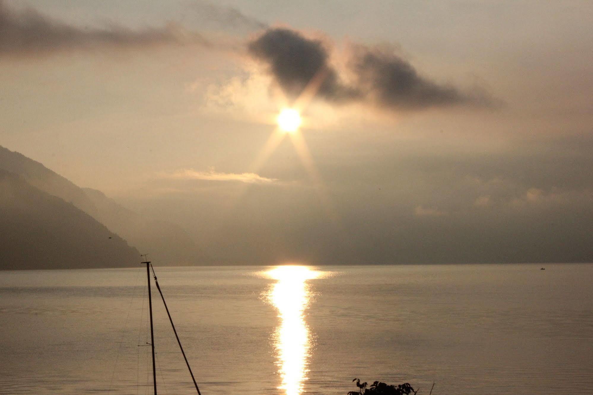 Strandhotel Seeblick Faulensee Dış mekan fotoğraf